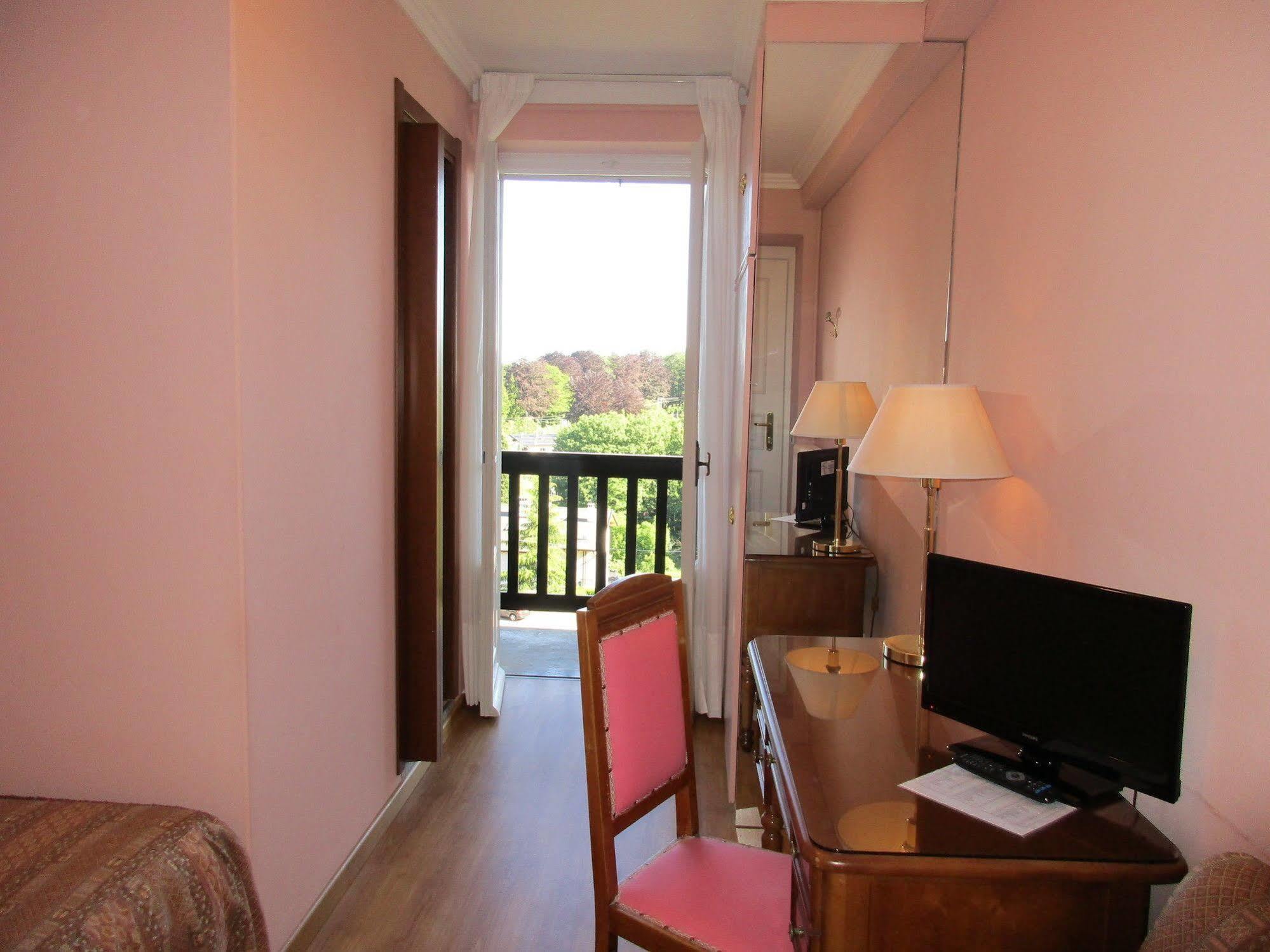 Moderno Hotel 3*